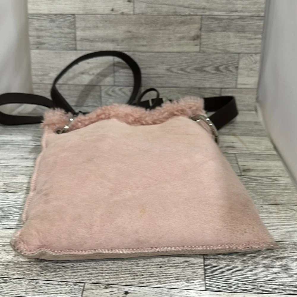 UGG AUSTRALIA PINK SHEARLING POCKET MESSENGER SLIMPACK CROSSBODY BAG - Picture 4 of 7
